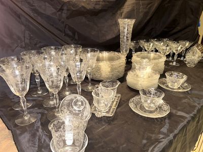 LARGE SET OF VINTAGE FOSTORIA NAVERRE PATTERN DEPRESSION GLASS