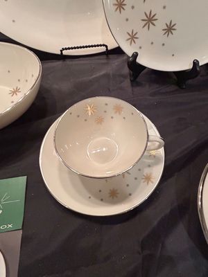 LENOX ALARIS DINNERWARE SET