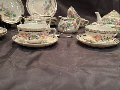VINTAGE CHILDREN’S TEA SET