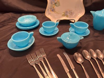 VTG CHILDREN'S GLASS TEA SET AND SILVERWARE