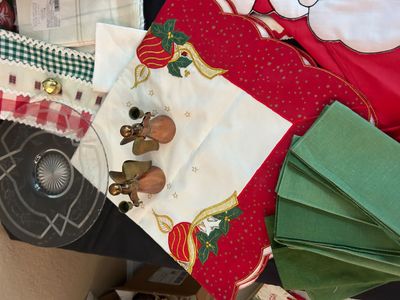 CHRISTMAS DINING TABLE DECOR