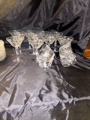 LARGE SET OF VINTAGE FOSTORIA NAVERRE PATTERN DEPRESSION GLASS