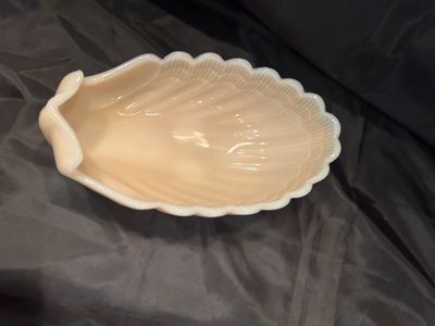 VINTAGE MCCOY POTTERY PEACH COLORED 1940S VASE & CAMBRIDGE CROWN TUSCAN PINK MILK GLASS FOOTED SEASHELL BOWL