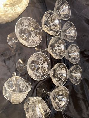 LARGE SET OF VINTAGE FOSTORIA NAVERRE PATTERN DEPRESSION GLASS