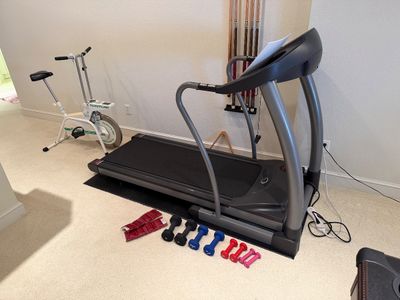 HORIZON FITNESS ELITE SERIES 5.1T TREADMILL, DUMBBELLS, ANKLE WEIGHTS AND TUNTURI ERGOMETER ORIGINALS UPRIGHT EXERCISE BIKE