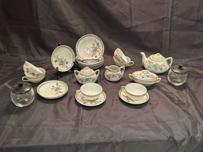 VINTAGE CHILDREN’S TEA SET