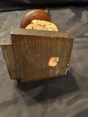 WOODEN HOME DECOR WITH LITTLE SOMBRERO LID FLIPPING MEN