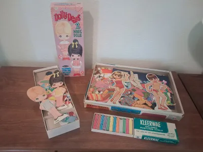 DOLLY DEARS, AND THE MODS PAPER DOLLS WITH CLOTHES