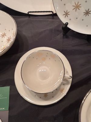 LENOX ALARIS DINNERWARE SET