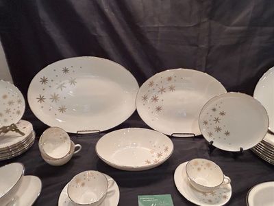 LENOX ALARIS DINNERWARE SET