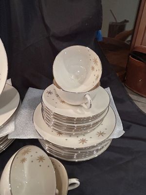 LENOX ALARIS DINNERWARE SET