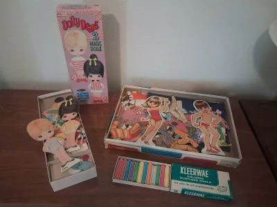 DOLLY DEARS, AND THE MODS PAPER DOLLS WITH CLOTHES