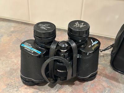 TASCO ZIP 2004 BINOCULARS WITH CASE AND ACCESSORIES