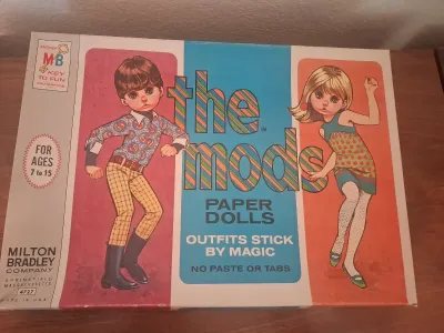 DOLLY DEARS, AND THE MODS PAPER DOLLS WITH CLOTHES