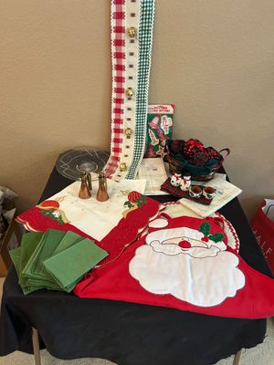 CHRISTMAS DINING TABLE DECOR