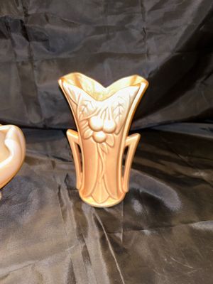 VINTAGE MCCOY POTTERY PEACH COLORED 1940S VASE & CAMBRIDGE CROWN TUSCAN PINK MILK GLASS FOOTED SEASHELL BOWL