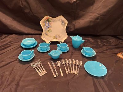 VTG CHILDREN'S GLASS TEA SET AND SILVERWARE