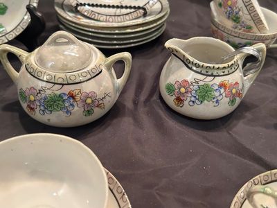 VINTAGE CHILDREN’S TEA SET
