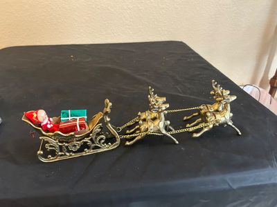 CHRISTMAS TABLE DRESSINGS