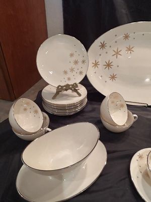 LENOX ALARIS DINNERWARE SET