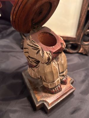 WOODEN HOME DECOR WITH LITTLE SOMBRERO LID FLIPPING MEN
