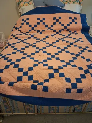 1939 HAND STITCHED QUEEN SIZE QUILT