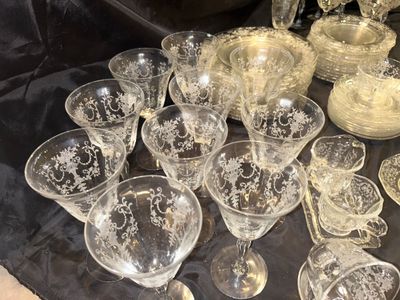 LARGE SET OF VINTAGE FOSTORIA NAVERRE PATTERN DEPRESSION GLASS