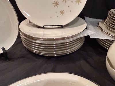 LENOX ALARIS DINNERWARE SET
