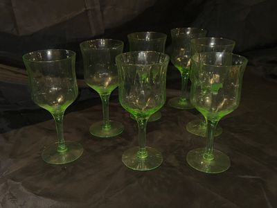 GREEN URANIUM DEPRESSION, WINE GLASSES