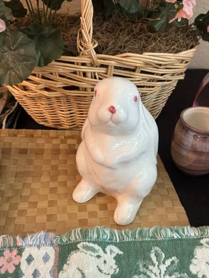 EASTER AND OTHER DINING TABLE DECORATIONS