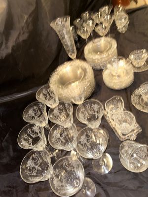 LARGE SET OF VINTAGE FOSTORIA NAVERRE PATTERN DEPRESSION GLASS