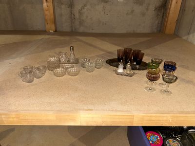MINIATURES GROUPING OF VINTAGE DISHES