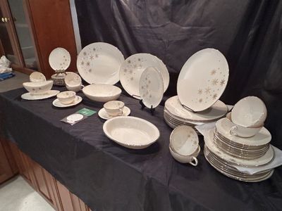 LENOX ALARIS DINNERWARE SET