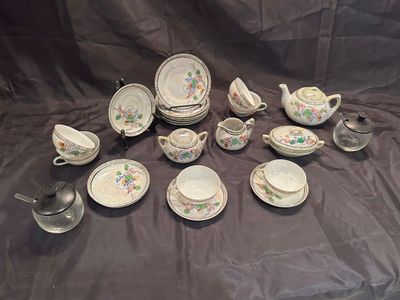 VINTAGE CHILDREN’S TEA SET