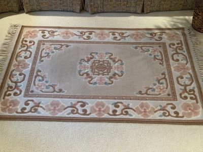 ARTIFICIAL TREE WITH WOVEN BASKET AND CALLAWAY RUG