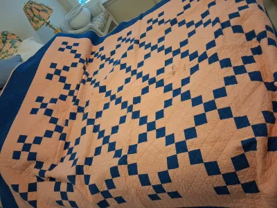 1939 HAND STITCHED QUEEN SIZE QUILT