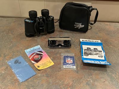 TASCO ZIP 2004 BINOCULARS WITH CASE AND ACCESSORIES