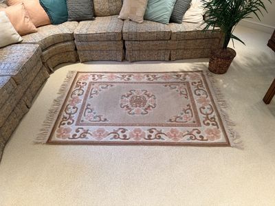 ARTIFICIAL TREE WITH WOVEN BASKET AND CALLAWAY RUG