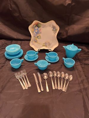 VTG CHILDREN'S GLASS TEA SET AND SILVERWARE
