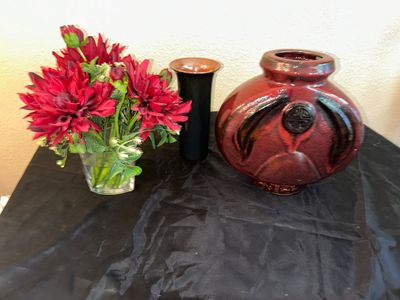 PIER 1 CERAMIC VASES AND ARTIFICIAL FLORAL ARRANGEMENT