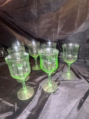 GREEN URANIUM DEPRESSION, WINE GLASSES