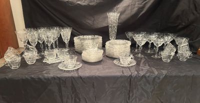 LARGE SET OF VINTAGE FOSTORIA NAVERRE PATTERN DEPRESSION GLASS