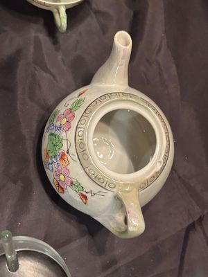 VINTAGE CHILDREN’S TEA SET