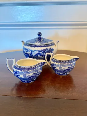 Wedgewood 2 creamer 1 sugar