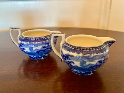 Wedgewood 2 creamer 1 sugar