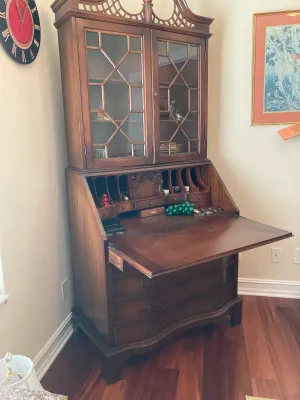 Hepplewhite Secretary Desk and Hutch (Mahogany)