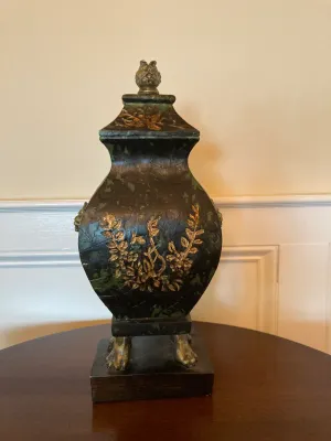 Lidded Decor Black with Lions Head box