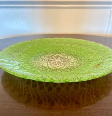 Vintage Sydenstricker Fused Art Glass Plate/bowl. Green Lace/Embassy Geometrick Pattern