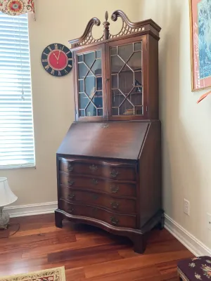 Hepplewhite Secretary Desk and Hutch (Mahogany)