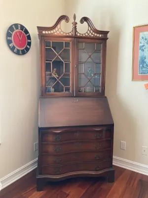 Hepplewhite Secretary Desk and Hutch (Mahogany)